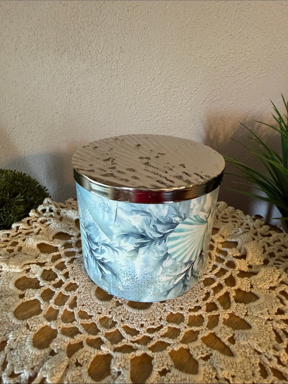 Bath & Body Works Fresh Water & Sea Salt Scented Candle - Blue - Picture 2 of 4